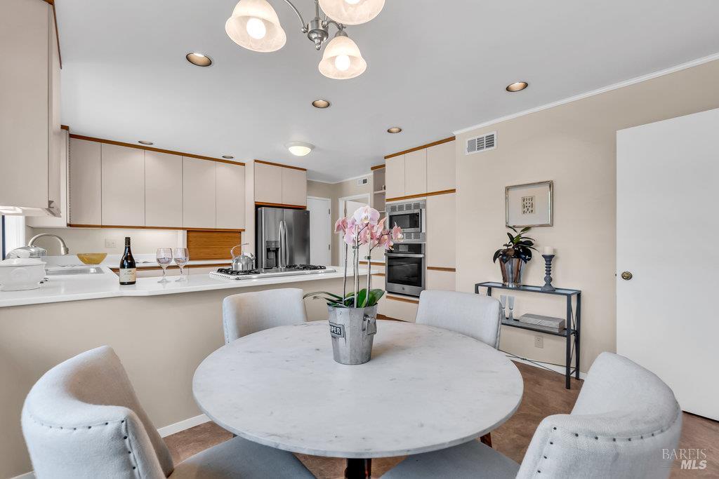 San Rafael, California 94901, United States, 3 Bedrooms Bedrooms, ,2 BathroomsBathrooms,Residential,Active,151314