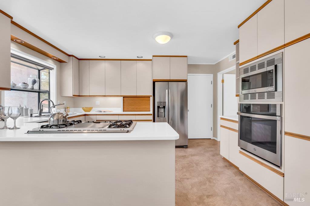 San Rafael, California 94901, United States, 3 Bedrooms Bedrooms, ,2 BathroomsBathrooms,Residential,Active,151314