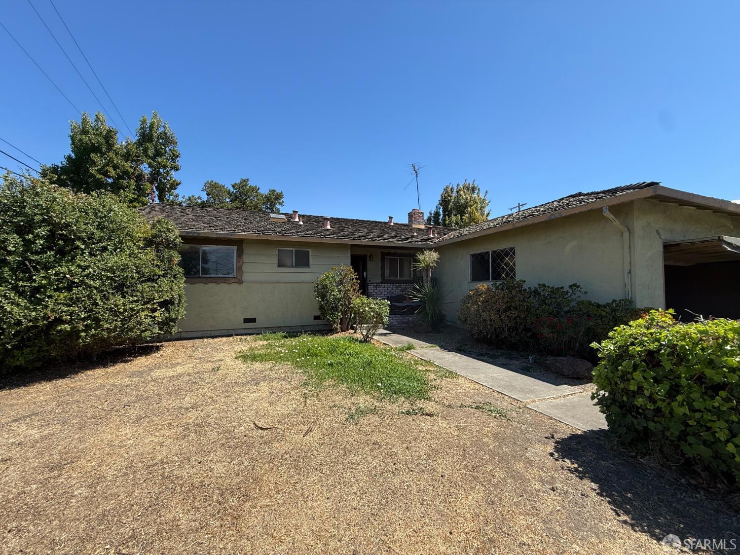 1095 Buchanan Court