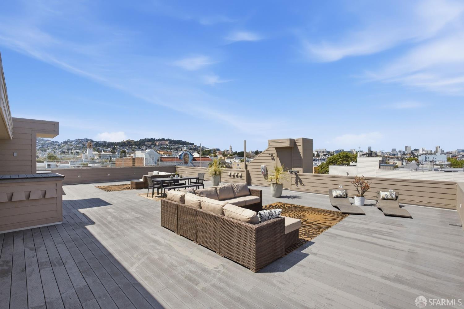 736 Valencia Street 301