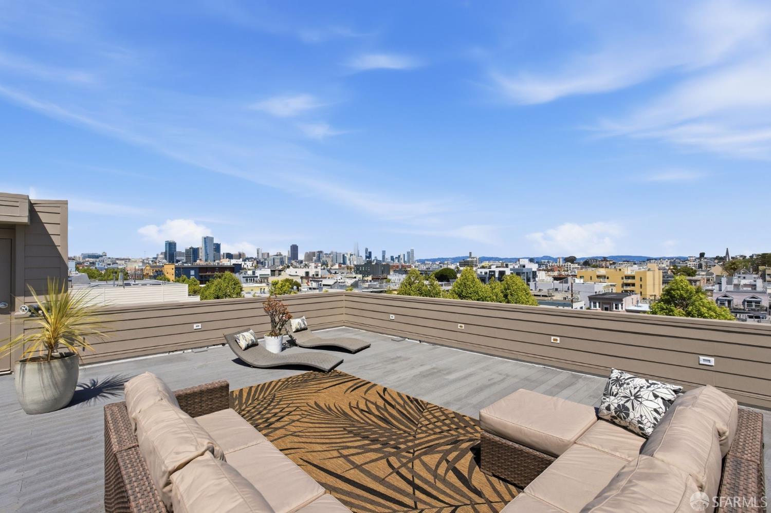 736 Valencia Street 301