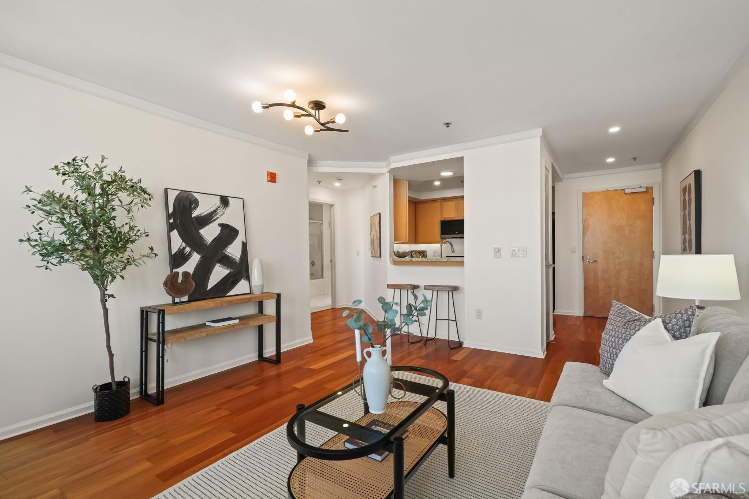 2001 Mcallister Street 244