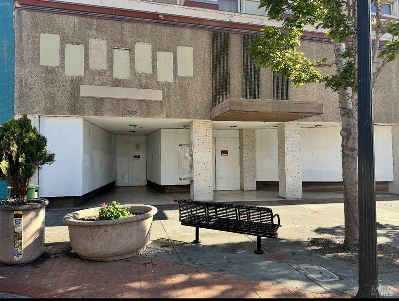 325 Georgia Street