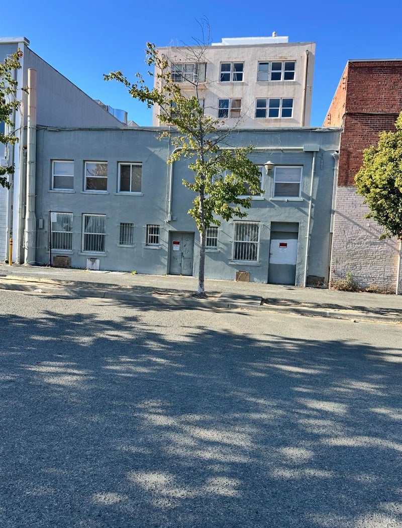 325 Georgia Street