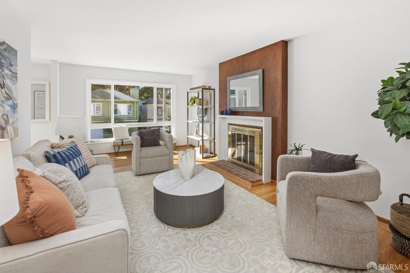 15 Dellbrook Avenue