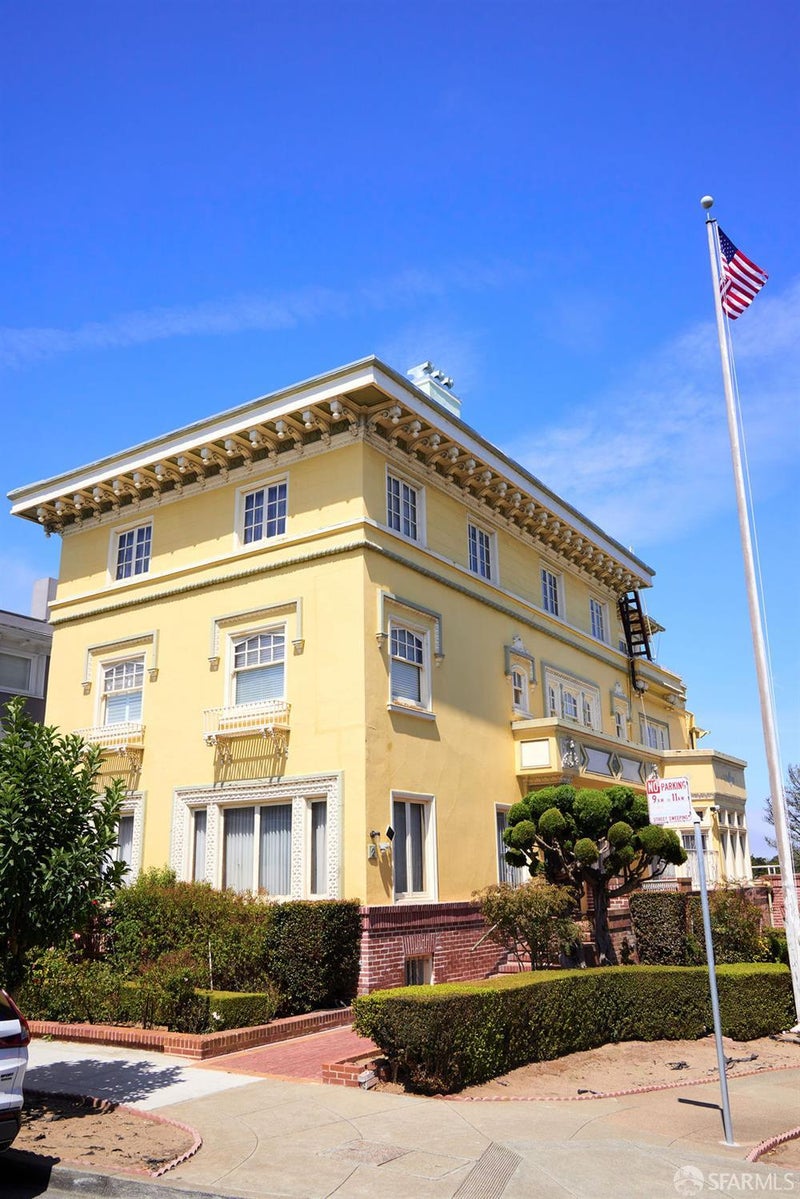 2 West Clay Street