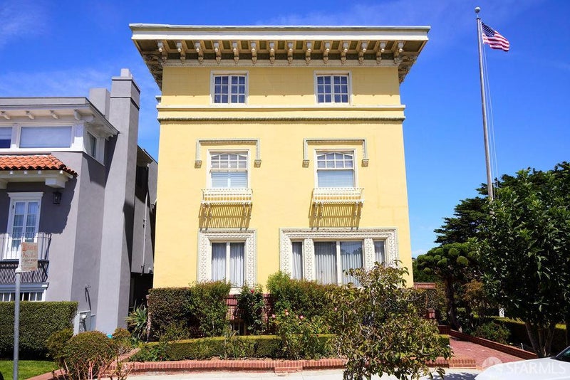 2 West Clay Street