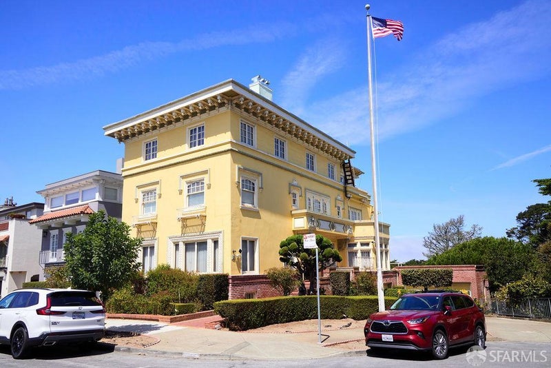 2 West Clay Street