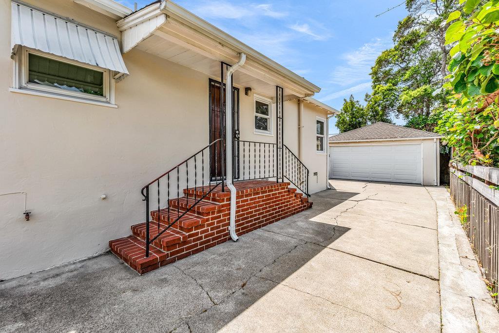 Richmond, California 94804, United States, 3 Bedrooms Bedrooms, ,1 BathroomBathrooms,Residential,Pending,154825