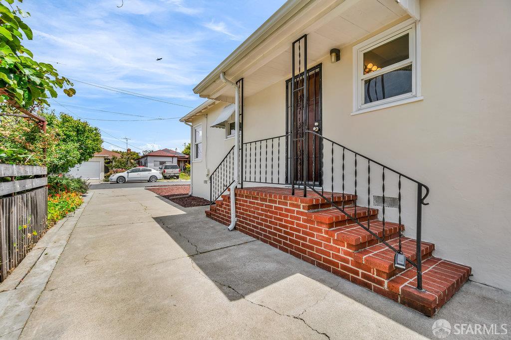 Richmond, California 94804, United States, 3 Bedrooms Bedrooms, ,1 BathroomBathrooms,Residential,Pending,154825