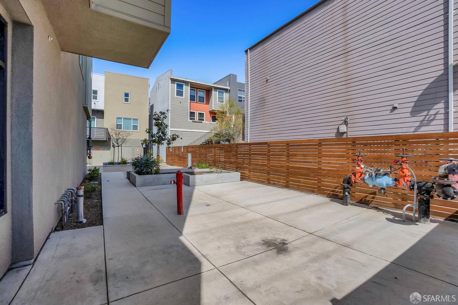 990 W Grand Ave Avenue