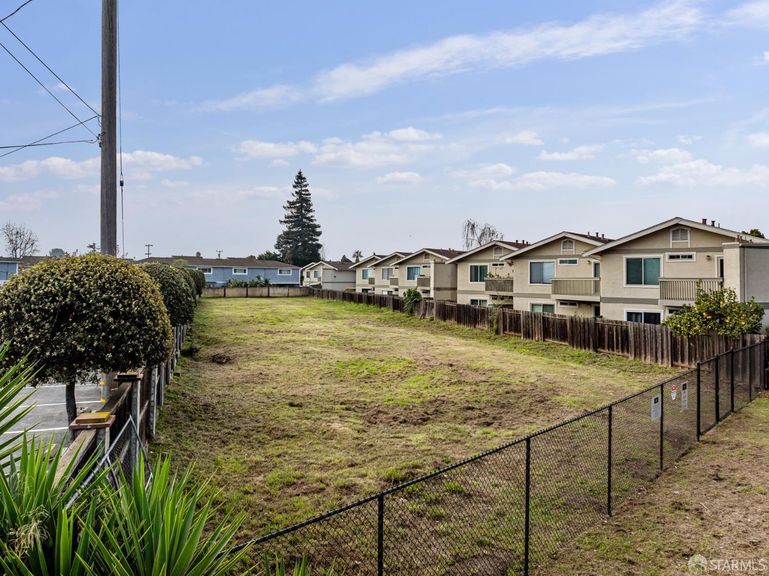 0 874 Lewelling Street