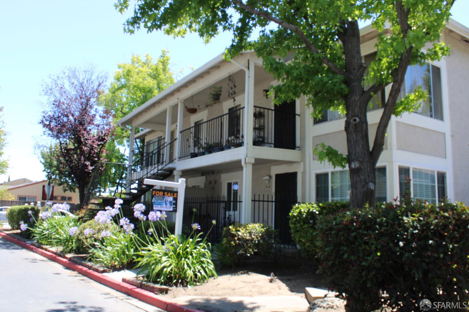 60 Muirfield Court