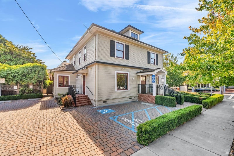 1104 Irwin Street