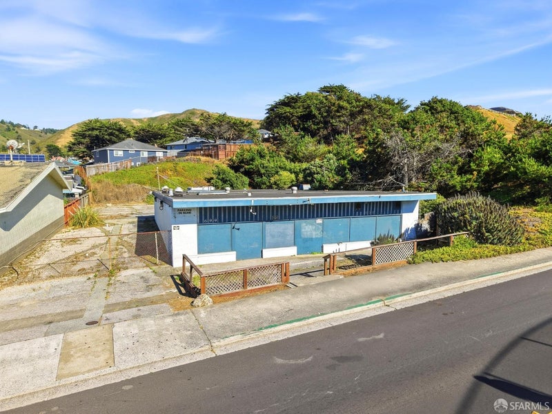 699 Oceana Boulevard