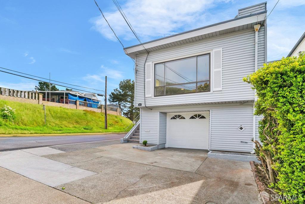 Daly City, California 94014, United States, 2 Bedrooms Bedrooms, ,1 BathroomBathrooms,Residential,Pending,110901