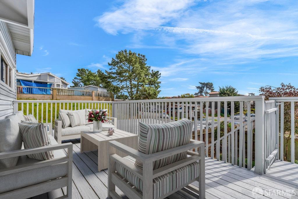 Daly City, California 94014, United States, 2 Bedrooms Bedrooms, ,1 BathroomBathrooms,Residential,Pending,110901