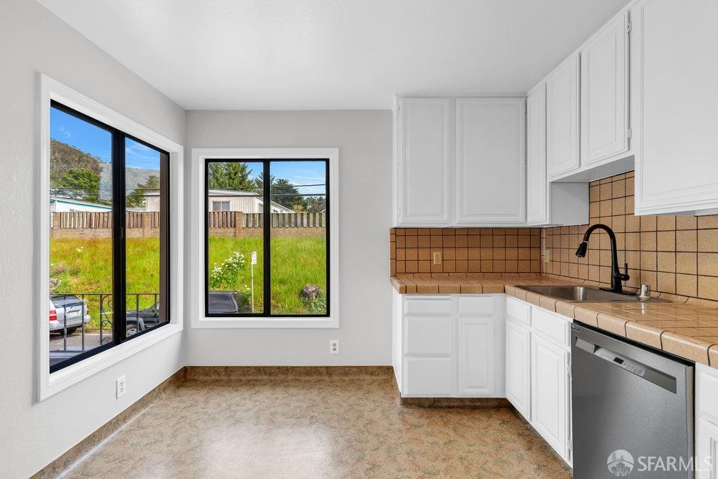 Daly City, California 94014, United States, 2 Bedrooms Bedrooms, ,1 BathroomBathrooms,Residential,Pending,110901