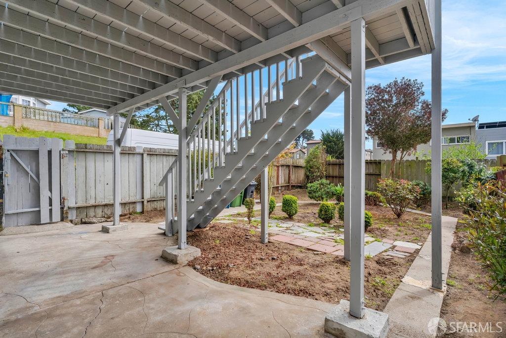 Daly City, California 94014, United States, 2 Bedrooms Bedrooms, ,1 BathroomBathrooms,Residential,Pending,110901