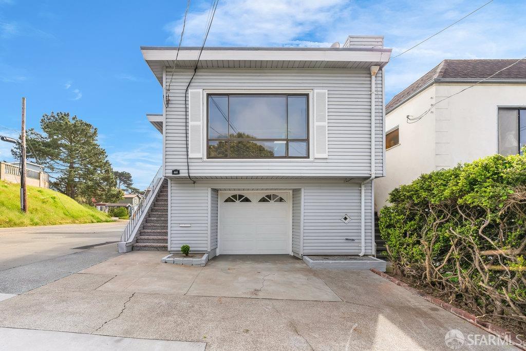 Daly City, California 94014, United States, 2 Bedrooms Bedrooms, ,1 BathroomBathrooms,Residential,Pending,110901