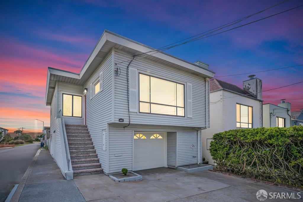 Daly City, California 94014, United States, 2 Bedrooms Bedrooms, ,1 BathroomBathrooms,Residential,Pending,110901