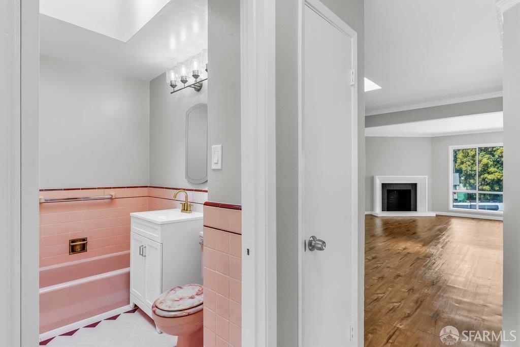 Daly City, California 94014, United States, 2 Bedrooms Bedrooms, ,1 BathroomBathrooms,Residential,Pending,110901