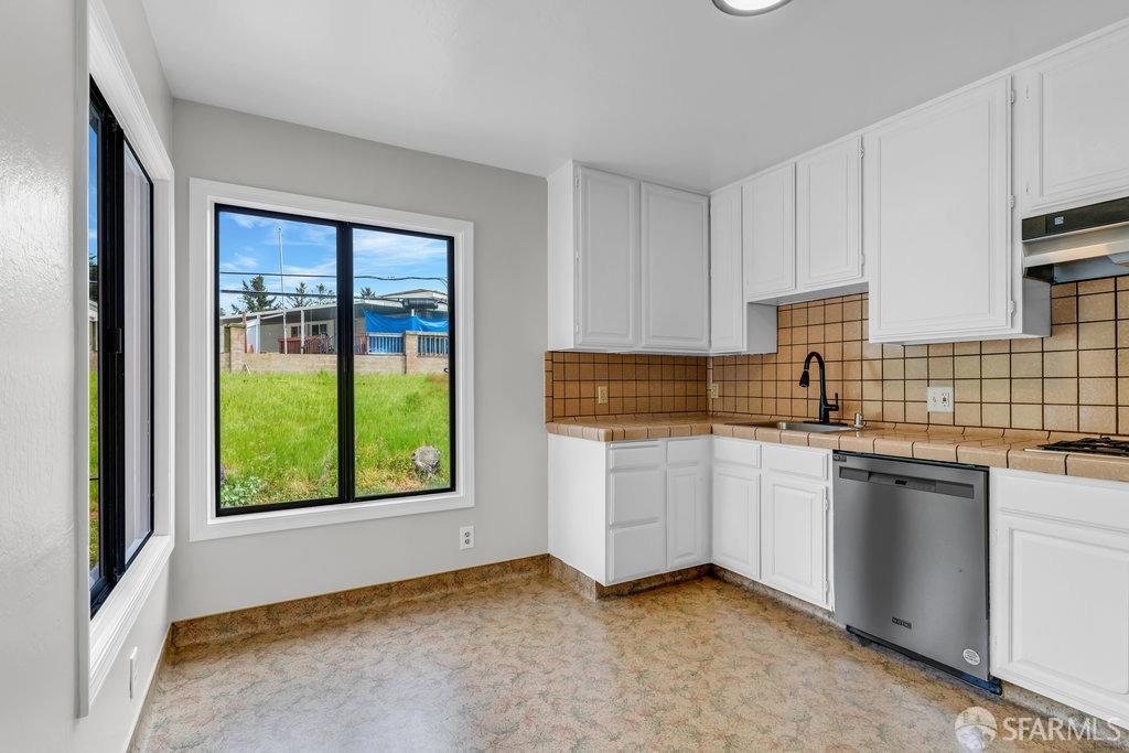 Daly City, California 94014, United States, 2 Bedrooms Bedrooms, ,1 BathroomBathrooms,Residential,Pending,110901