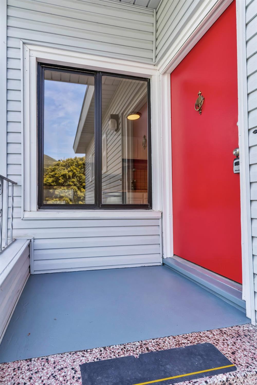 Daly City, California 94014, United States, 2 Bedrooms Bedrooms, ,1 BathroomBathrooms,Residential,Pending,110901