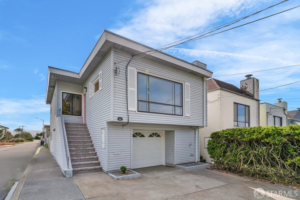 Daly City, California 94014, United States, 2 Bedrooms Bedrooms, ,1 BathroomBathrooms,Residential,Pending,110901