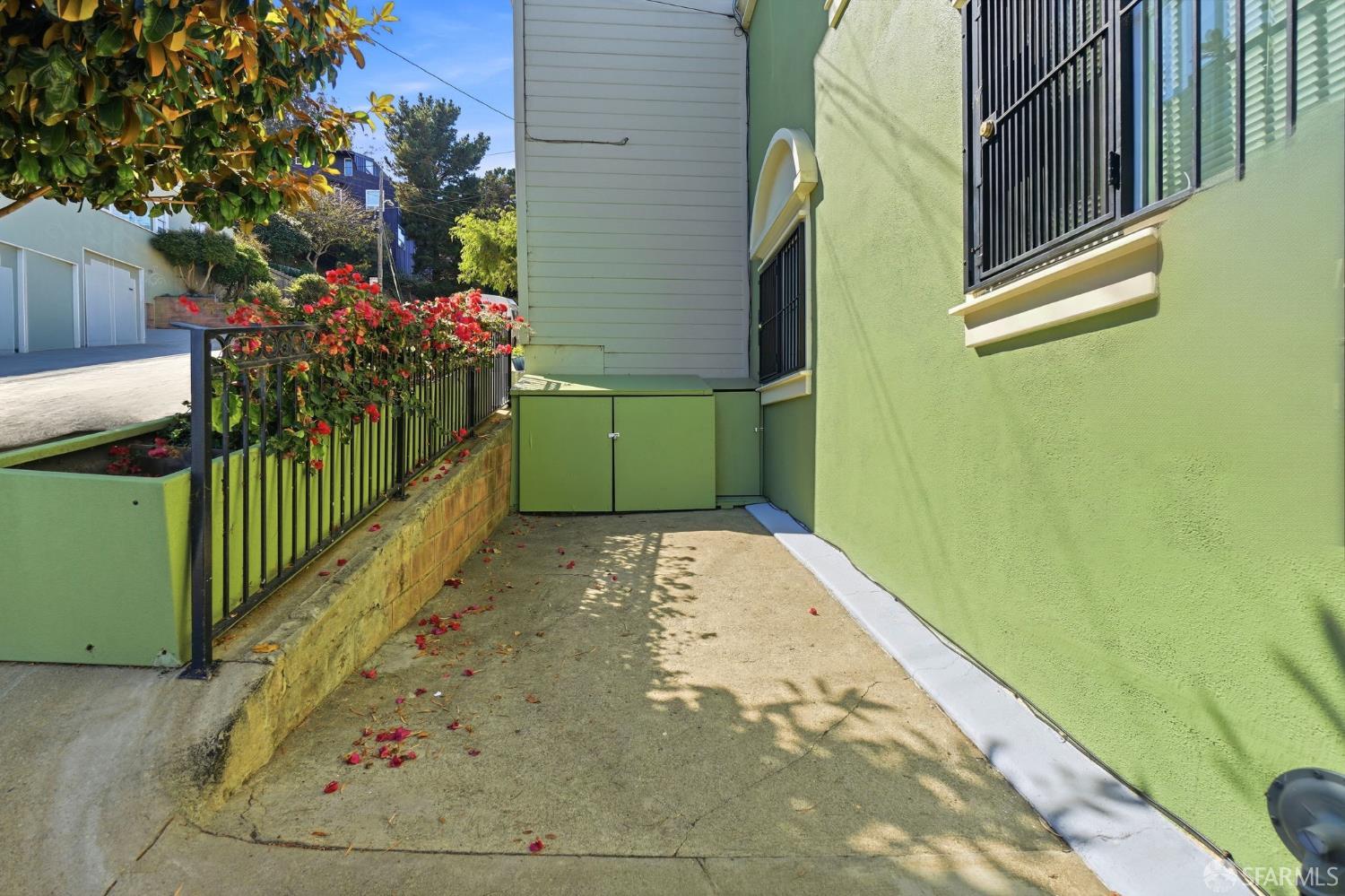 224-224A Dwight Street