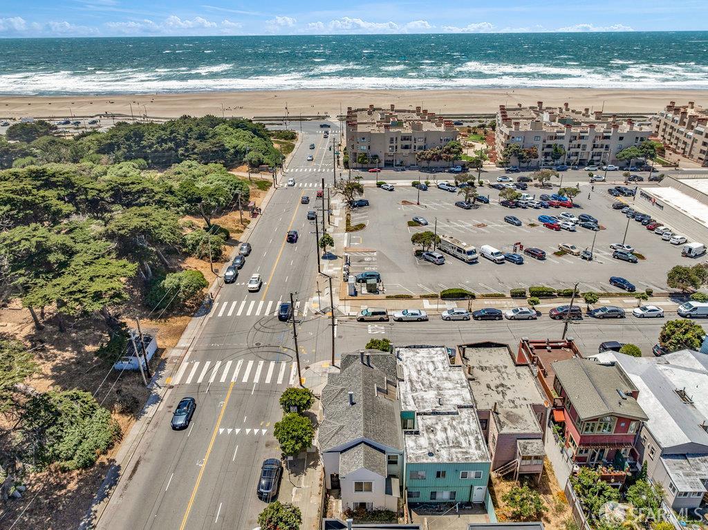 San Francisco, California 94121, United States, 2 Bedrooms Bedrooms, ,2 BathroomsBathrooms,Residential,Pending,186853