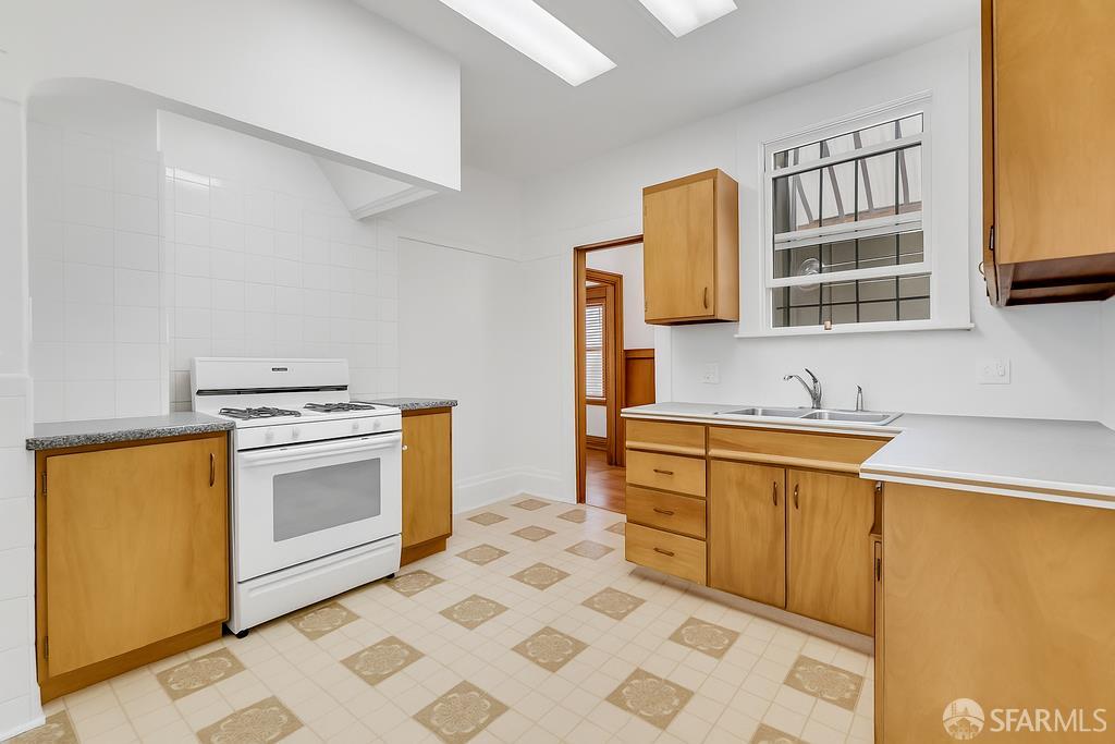 San Francisco, California 94121, United States, 2 Bedrooms Bedrooms, ,2 BathroomsBathrooms,Residential,Pending,186853