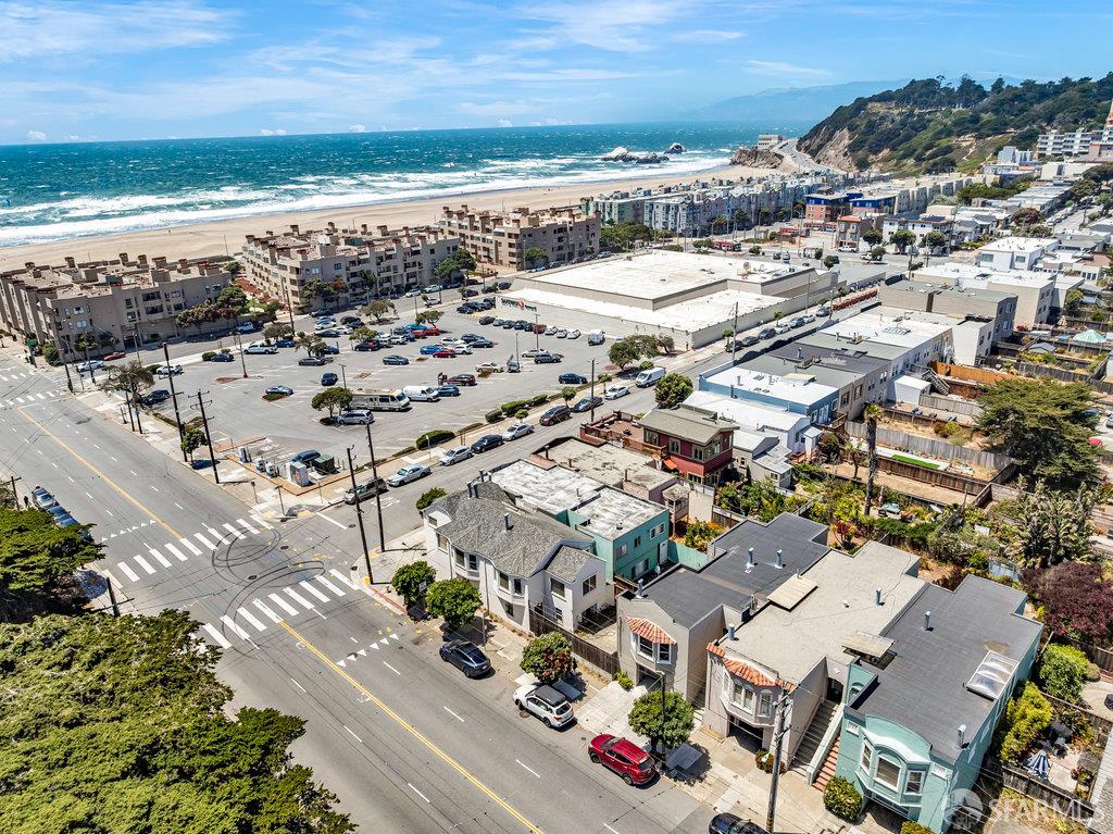 San Francisco, California 94121, United States, 2 Bedrooms Bedrooms, ,2 BathroomsBathrooms,Residential,Pending,186853