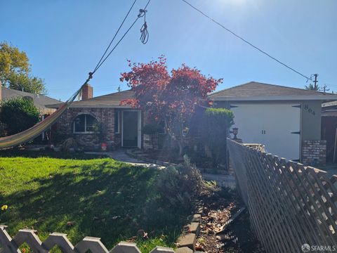 864 Lester Avenue, Hayward, CA 94541 - #: 425092218