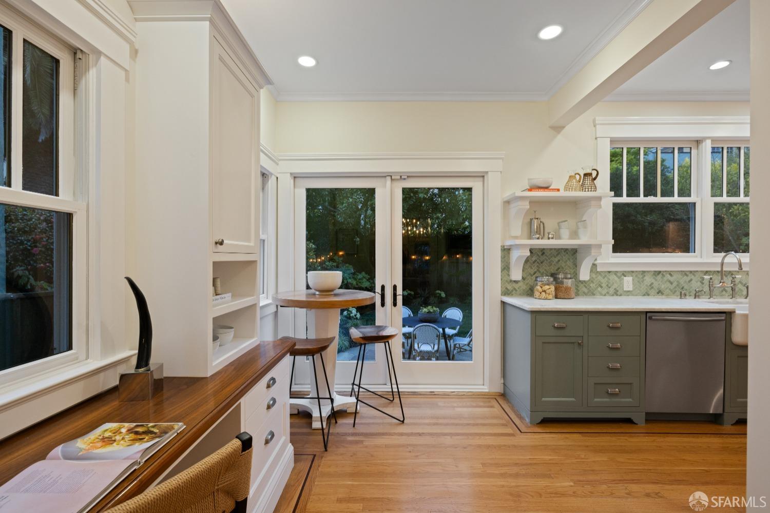 San Francisco, California 94116, United States, 4 Bedrooms Bedrooms, ,3 BathroomsBathrooms,Residential,Pending,120439