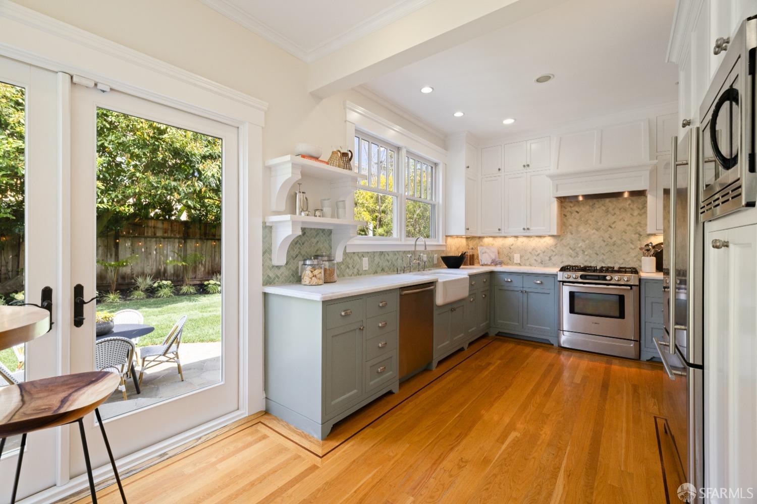 San Francisco, California 94116, United States, 4 Bedrooms Bedrooms, ,3 BathroomsBathrooms,Residential,Pending,120439