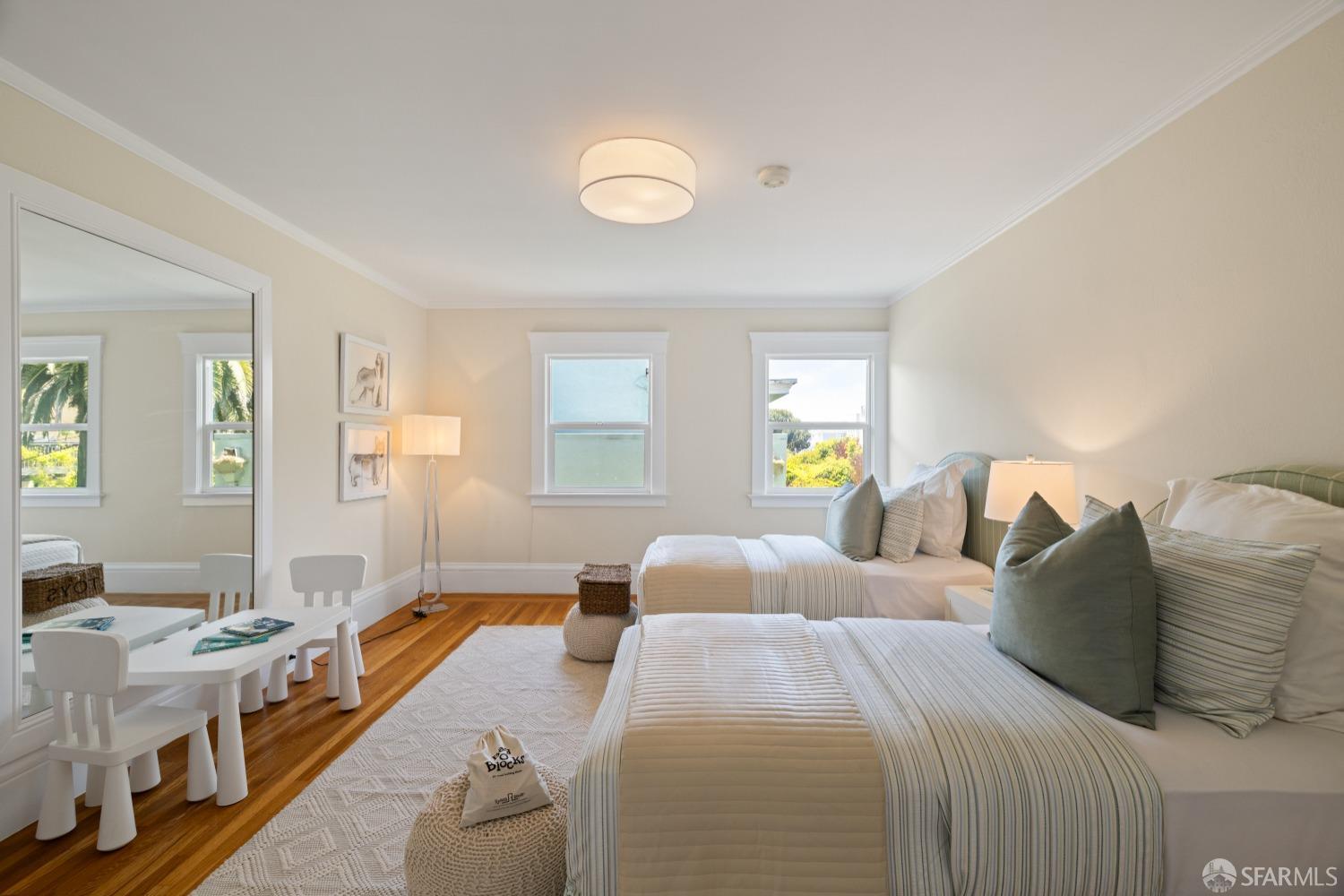 San Francisco, California 94116, United States, 4 Bedrooms Bedrooms, ,3 BathroomsBathrooms,Residential,Pending,120439