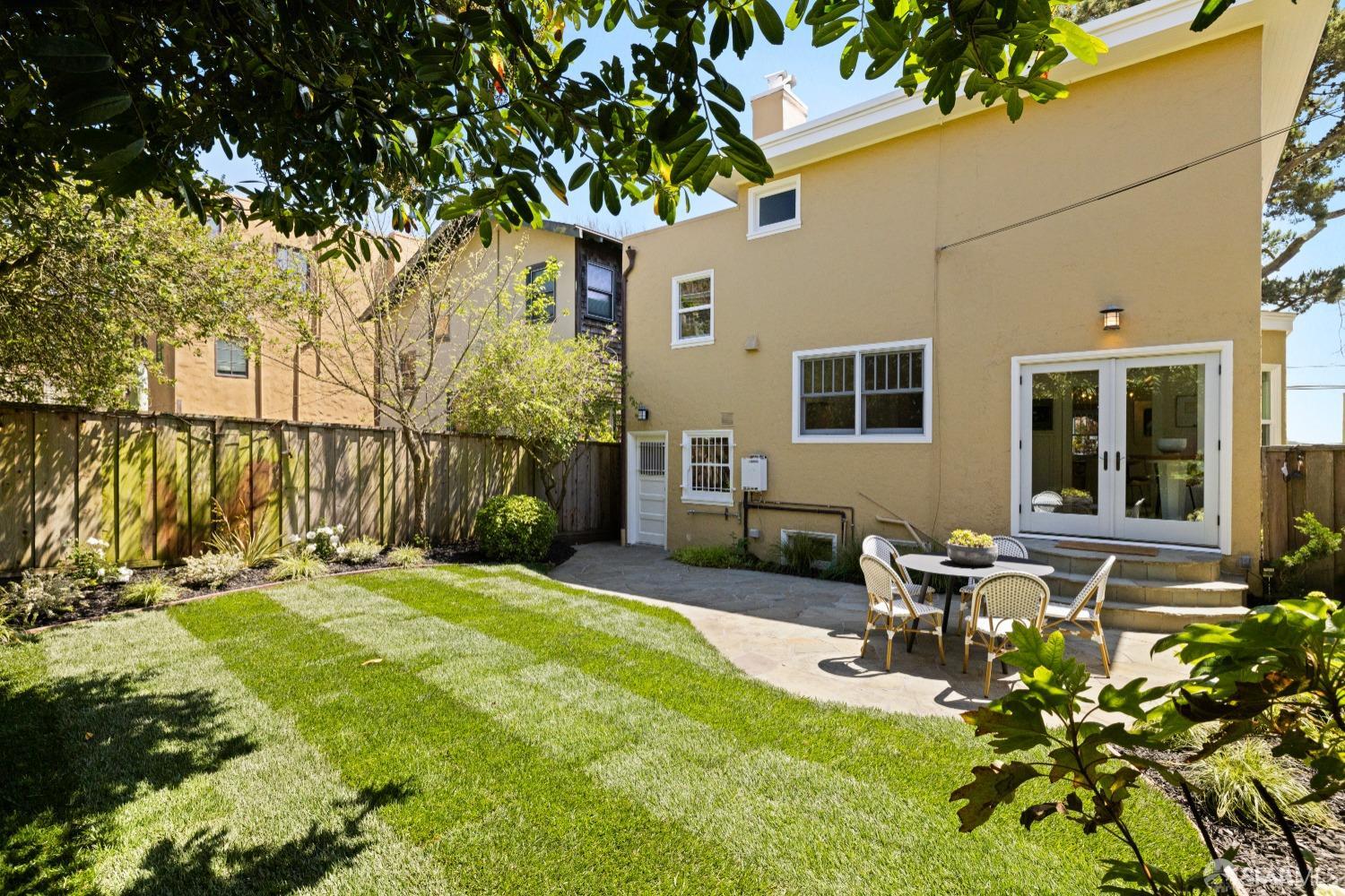 San Francisco, California 94116, United States, 4 Bedrooms Bedrooms, ,3 BathroomsBathrooms,Residential,Pending,120439