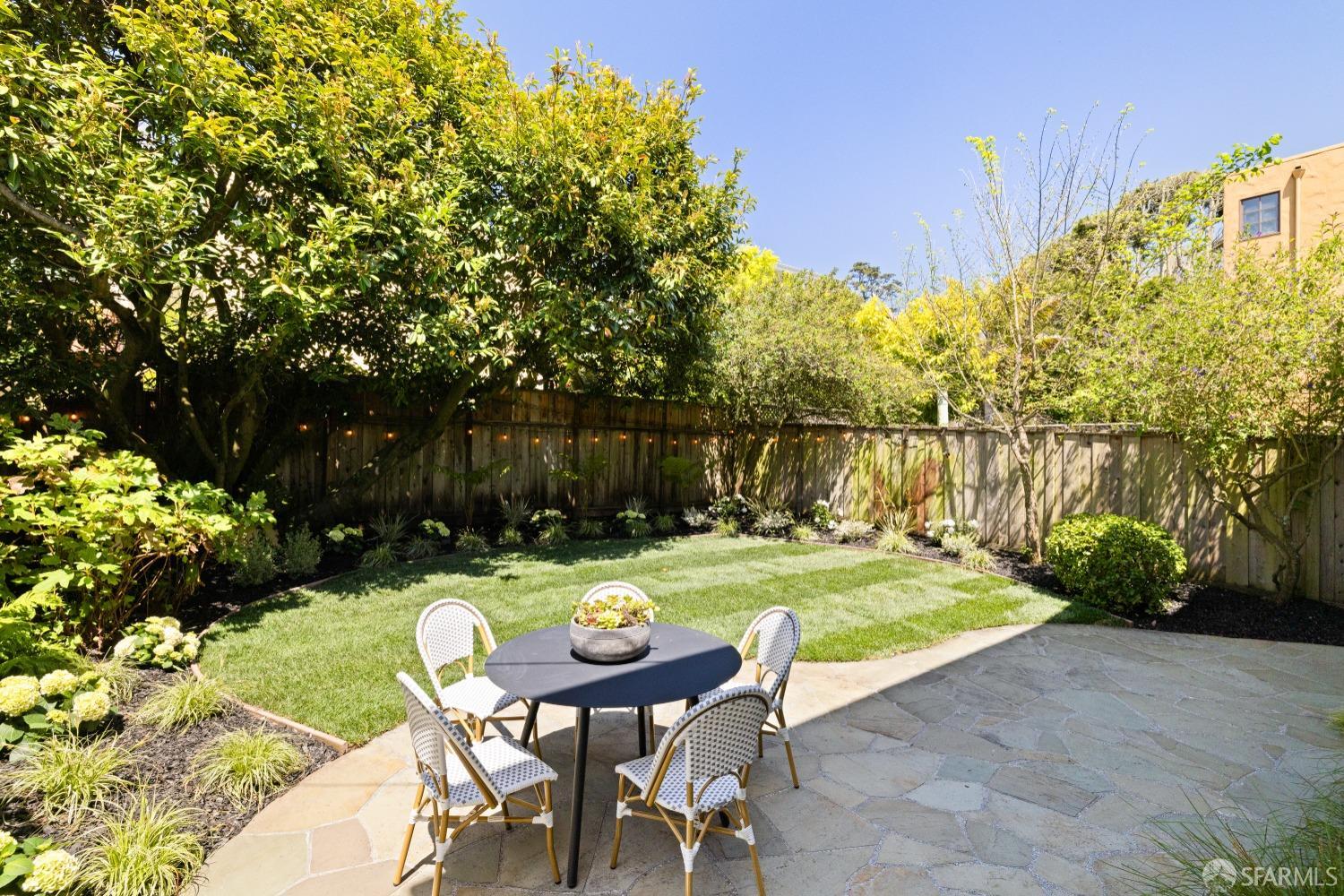 San Francisco, California 94116, United States, 4 Bedrooms Bedrooms, ,3 BathroomsBathrooms,Residential,Pending,120439