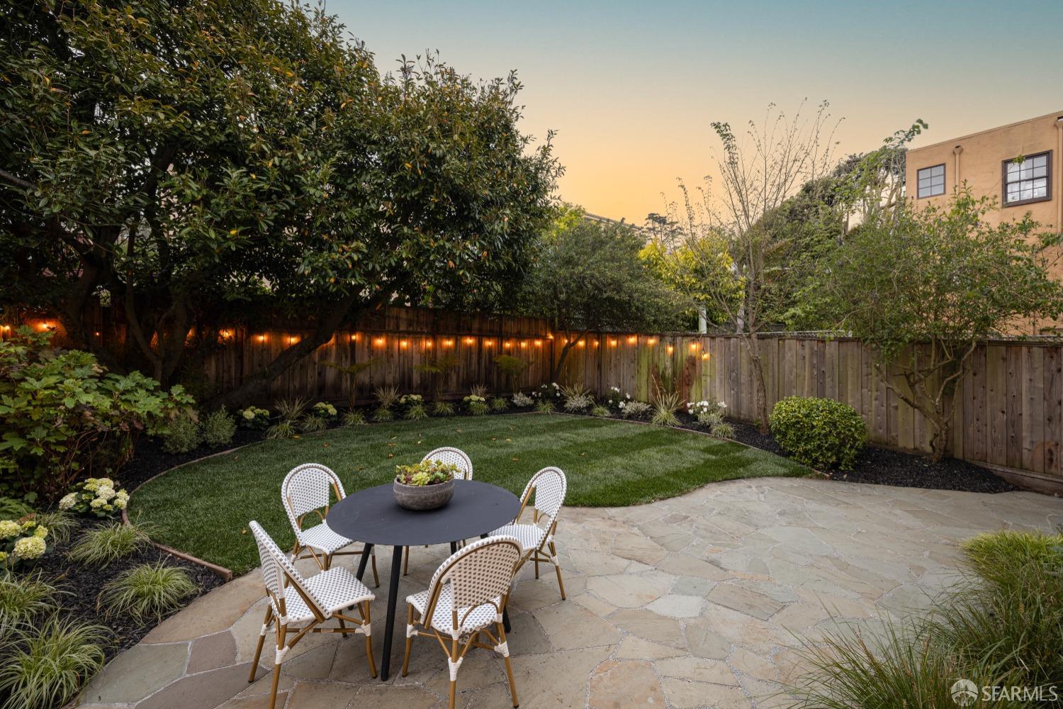 San Francisco, California 94116, United States, 4 Bedrooms Bedrooms, ,3 BathroomsBathrooms,Residential,Pending,120439