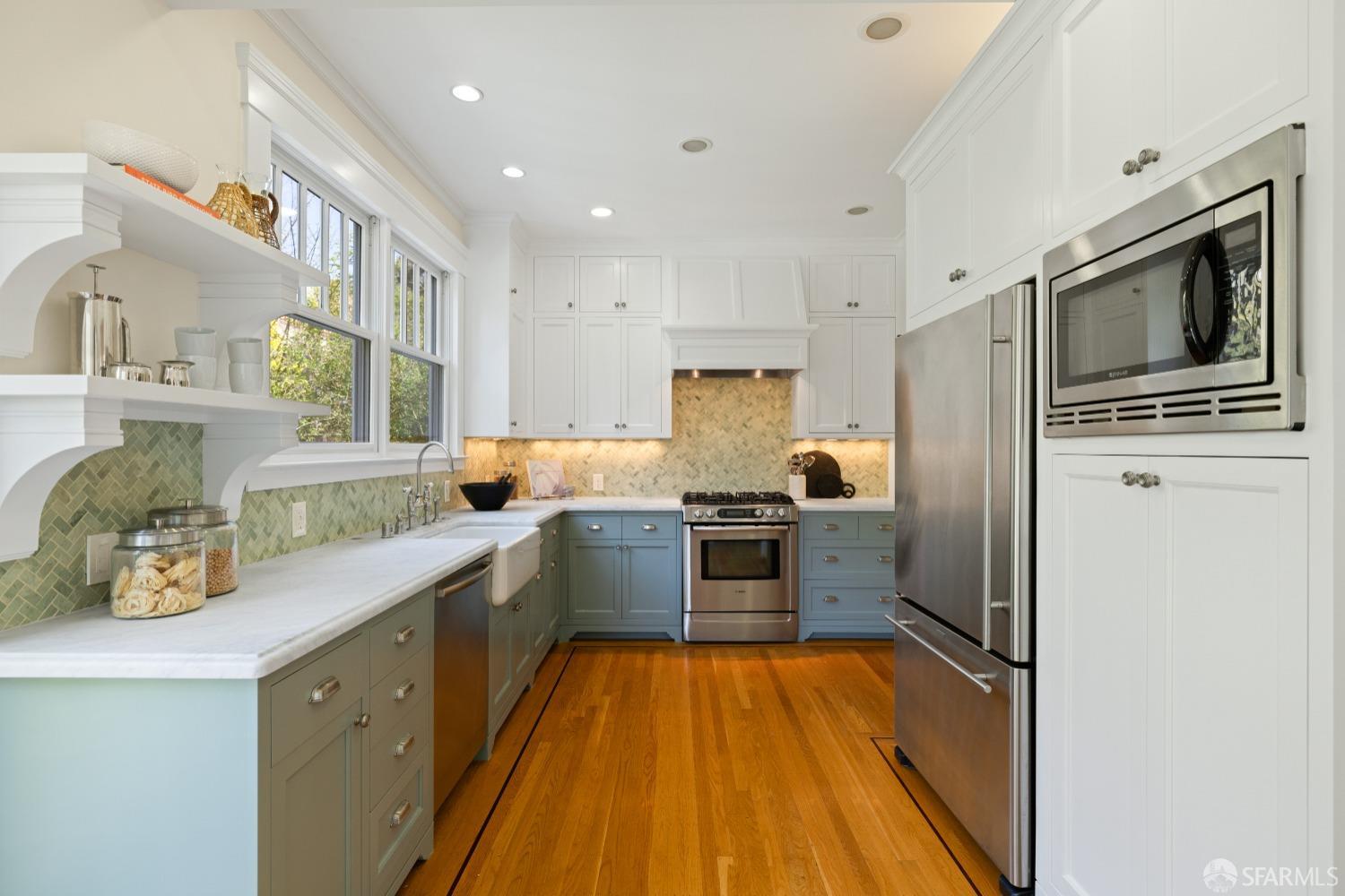 San Francisco, California 94116, United States, 4 Bedrooms Bedrooms, ,3 BathroomsBathrooms,Residential,Pending,120439