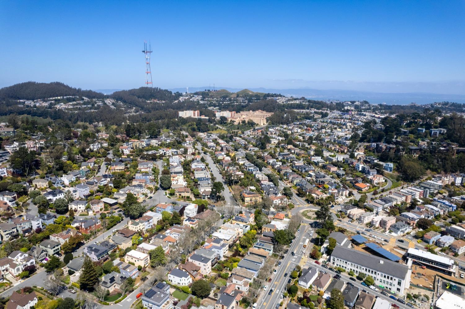 San Francisco, California 94116, United States, 4 Bedrooms Bedrooms, ,3 BathroomsBathrooms,Residential,Pending,120439