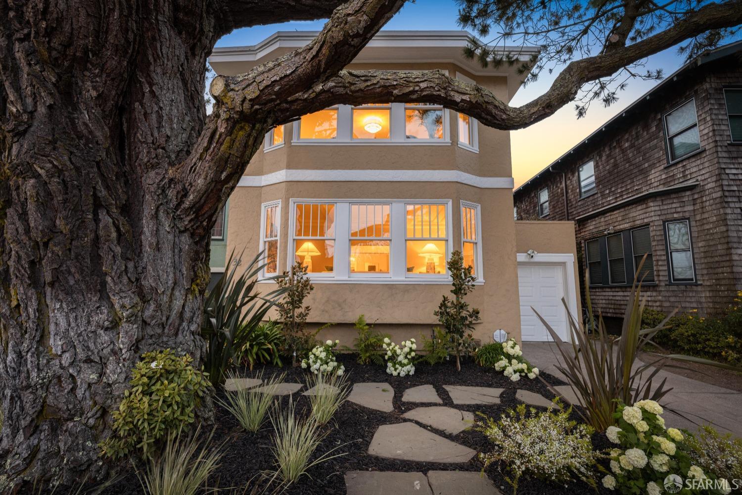 San Francisco, California 94116, United States, 4 Bedrooms Bedrooms, ,3 BathroomsBathrooms,Residential,Pending,120439