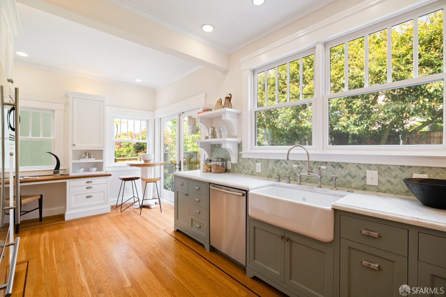 San Francisco, California 94116, United States, 4 Bedrooms Bedrooms, ,3 BathroomsBathrooms,Residential,Pending,120439