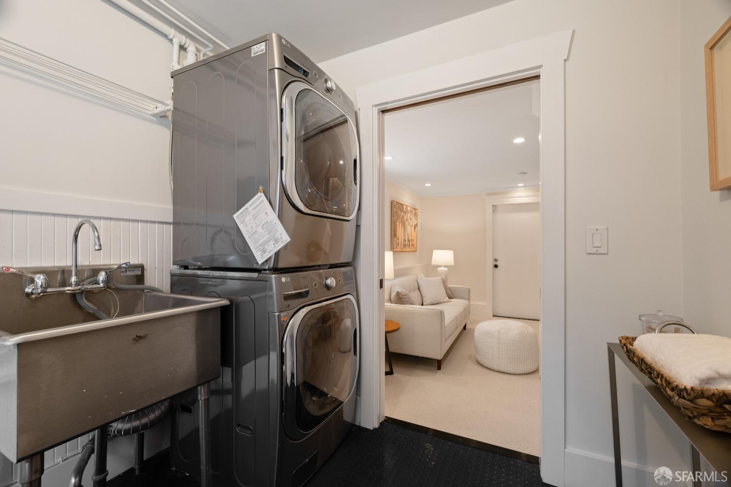 San Francisco, California 94116, United States, 4 Bedrooms Bedrooms, ,3 BathroomsBathrooms,Residential,Pending,120439