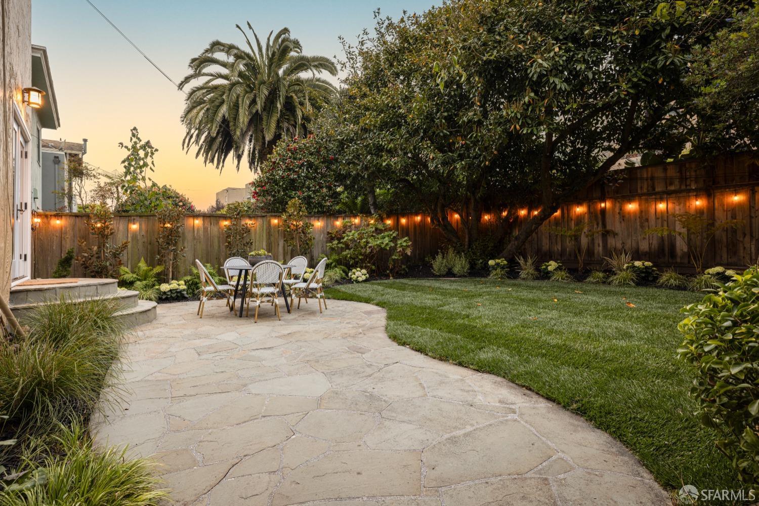 San Francisco, California 94116, United States, 4 Bedrooms Bedrooms, ,3 BathroomsBathrooms,Residential,Pending,120439