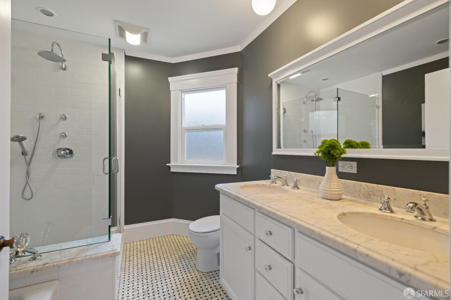 San Francisco, California 94116, United States, 4 Bedrooms Bedrooms, ,3 BathroomsBathrooms,Residential,Pending,120439