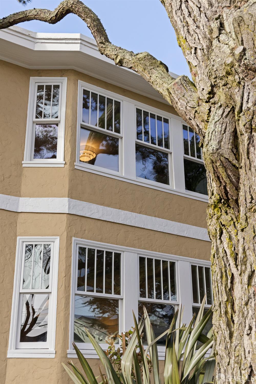 San Francisco, California 94116, United States, 4 Bedrooms Bedrooms, ,3 BathroomsBathrooms,Residential,Pending,120439