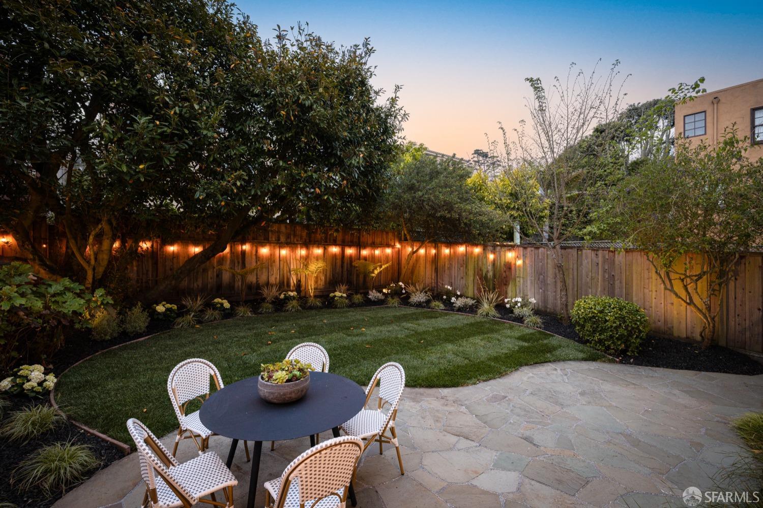 San Francisco, California 94116, United States, 4 Bedrooms Bedrooms, ,3 BathroomsBathrooms,Residential,Pending,120439