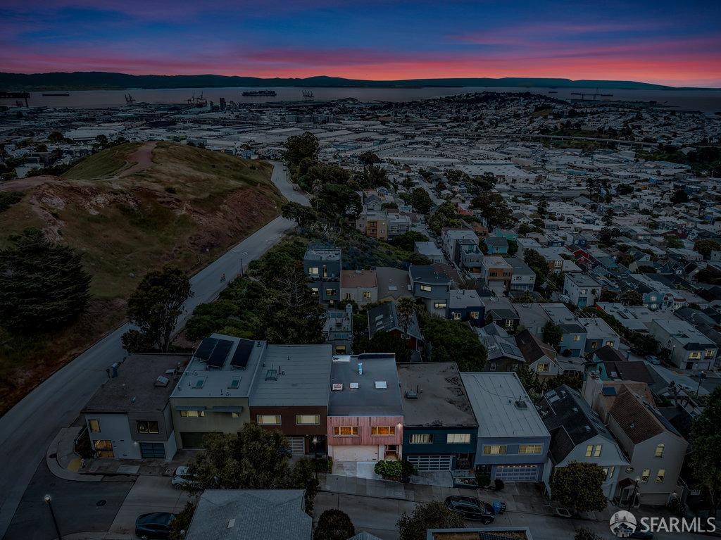 San Francisco, California 94110, United States, 3 Bedrooms Bedrooms, ,2 BathroomsBathrooms,Residential,Pending,117246